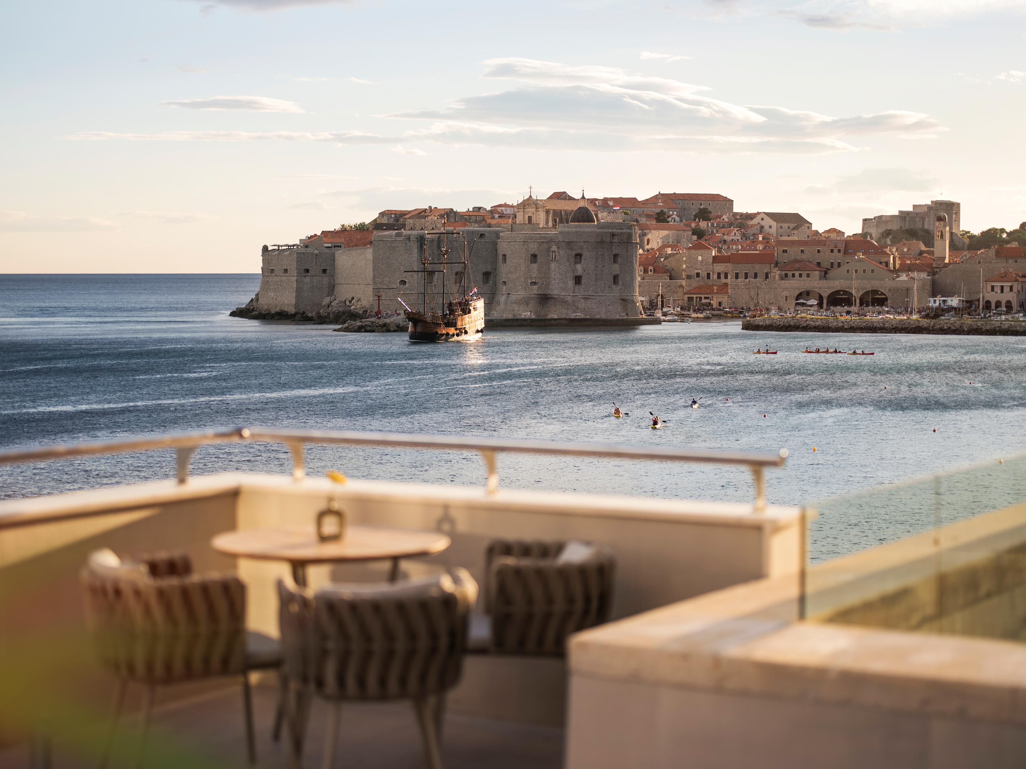 Hotel Excelsior Дубровник Екстер'єр фото View of the Old Town of Dubrovnik from the hotel